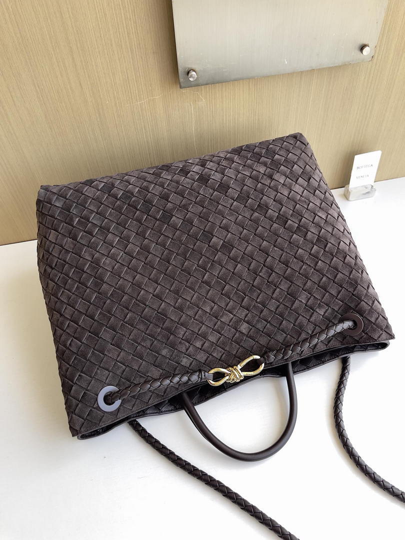 Bottega Veneta BV 766019 Large Andiamo bag BV9909 in Suede