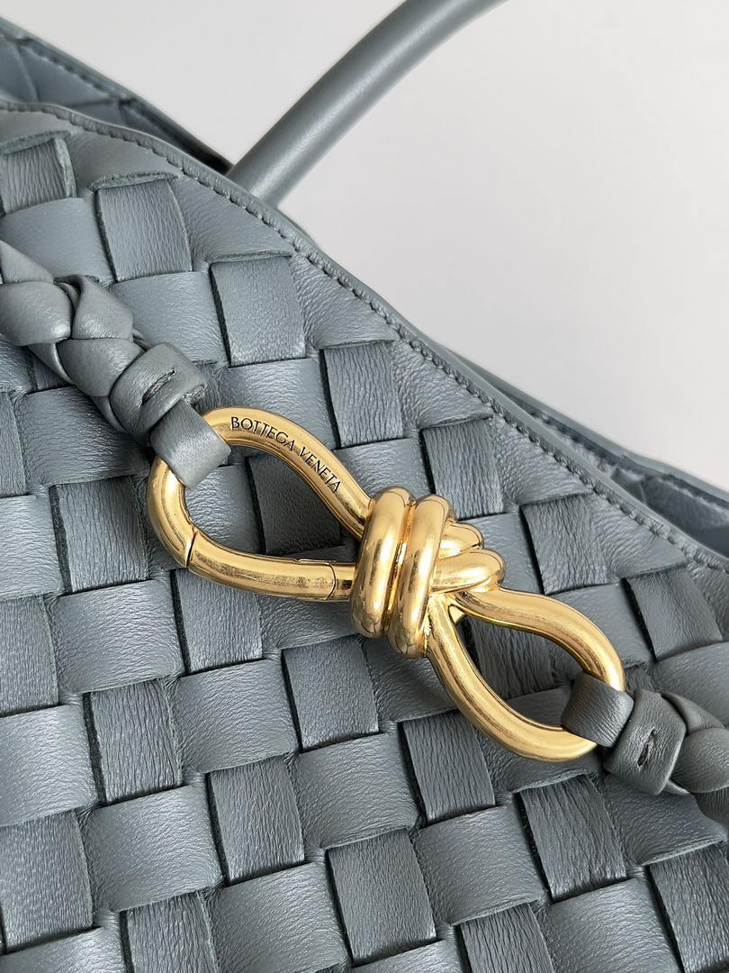 Bottega Veneta BV 766019 Large Andiamo fondant bag BV9912