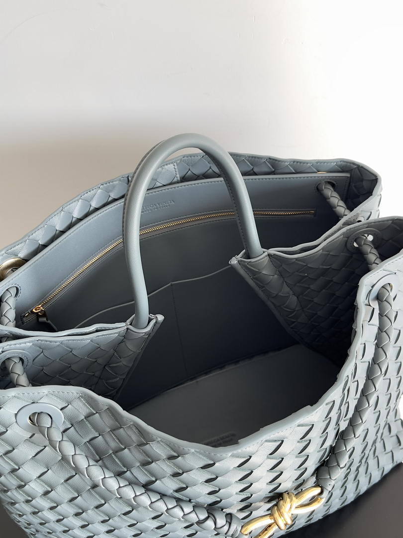 Bottega Veneta BV 766019 Large Andiamo fondant bag BV9912