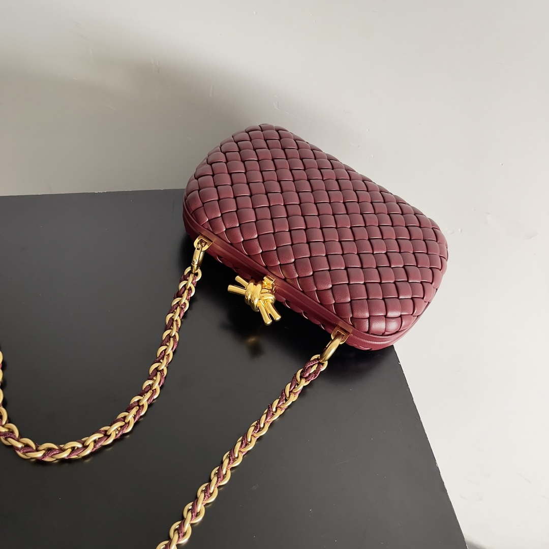 Bottega Veneta BV 776662 Knot With Chain BV10108