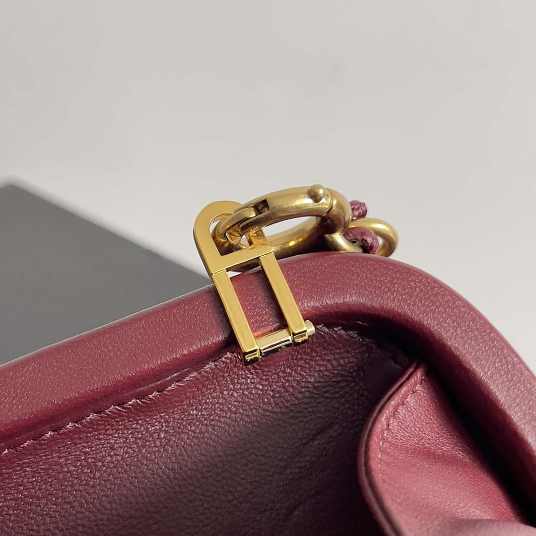 Bottega Veneta BV 776662 Knot With Chain BV10108