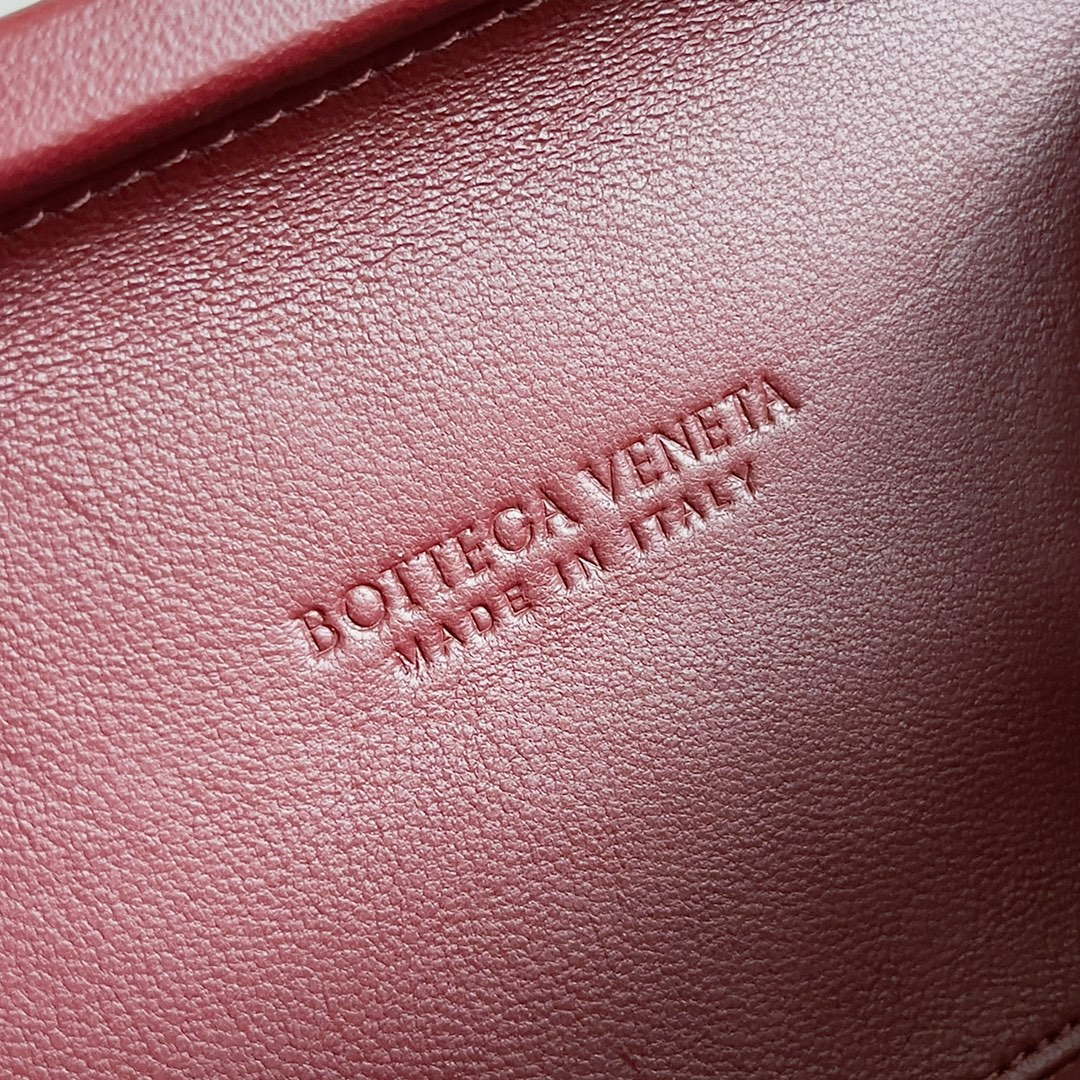 Bottega Veneta BV 776662 Knot With Chain BV10108