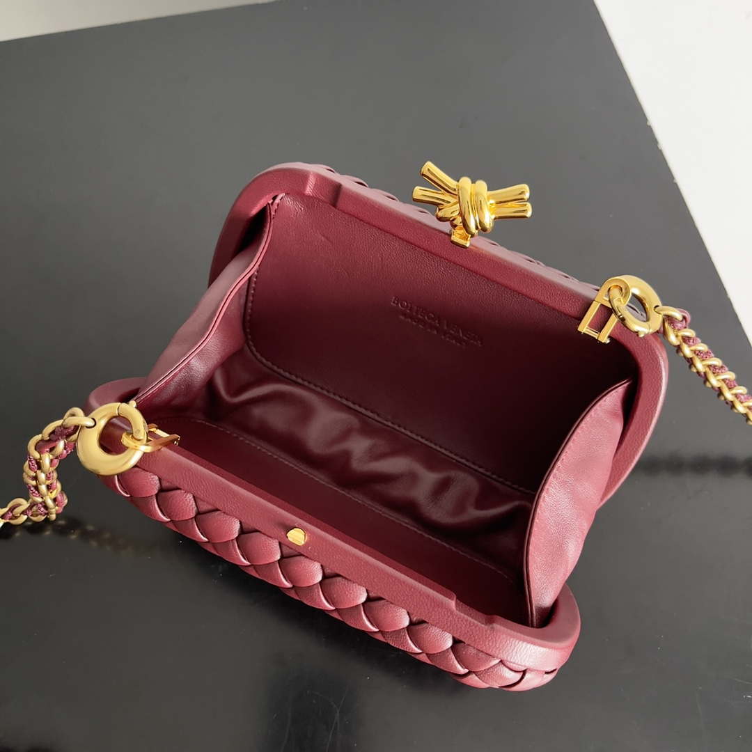 Bottega Veneta BV 776662 Knot With Chain BV10108