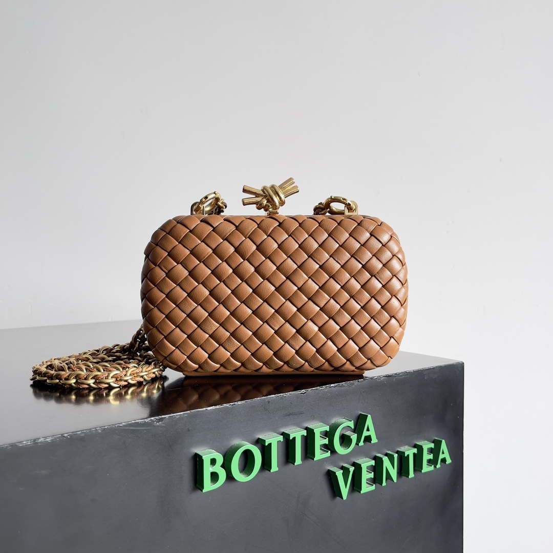 Bottega Veneta BV 776662 Knot With Chain BV10109