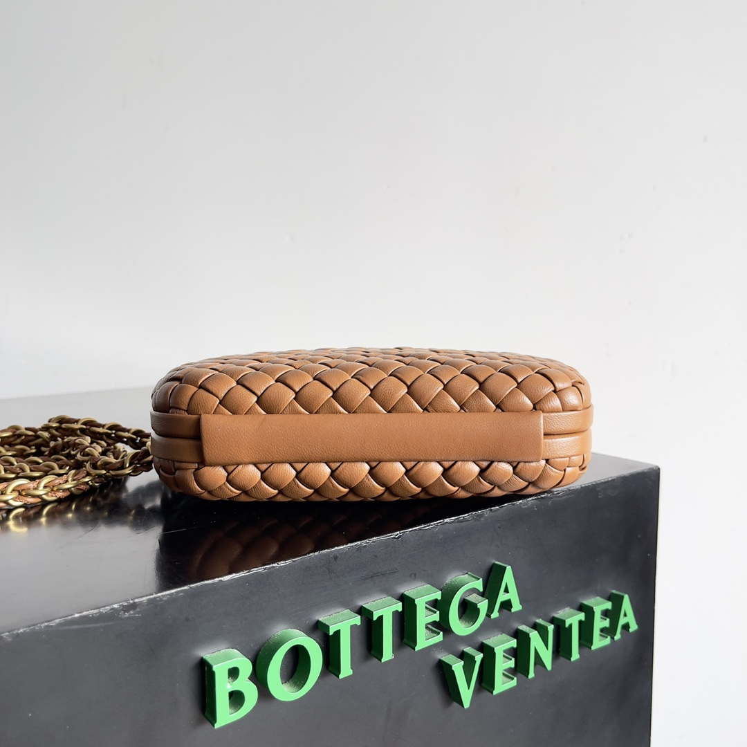 Bottega Veneta BV 776662 Knot With Chain BV10109