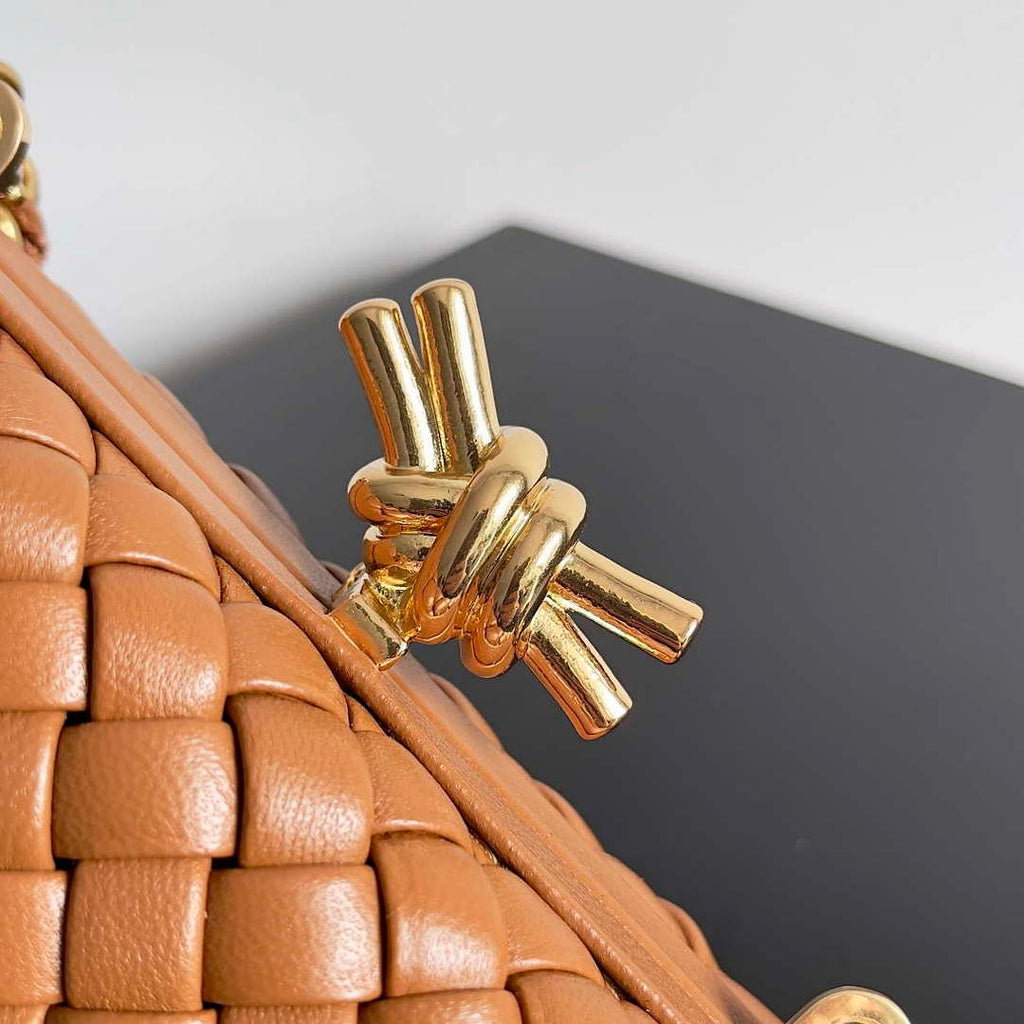 Bottega Veneta BV 776662 Knot With Chain BV10109