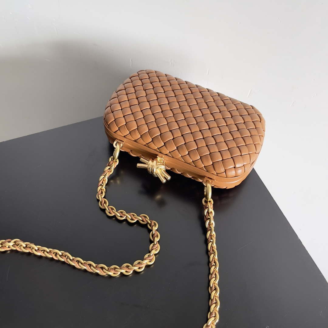 Bottega Veneta BV 776662 Knot With Chain BV10109