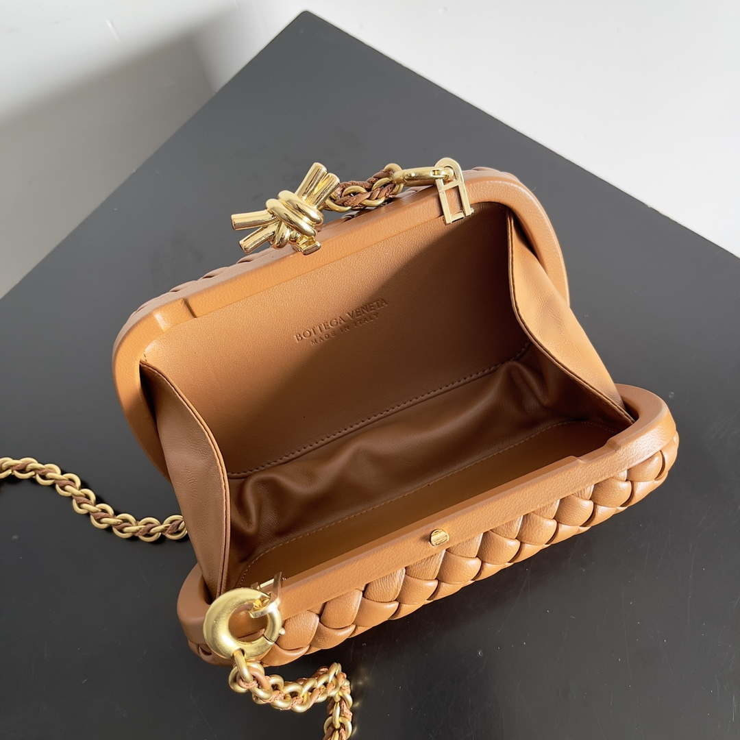 Bottega Veneta BV 776662 Knot With Chain BV10109