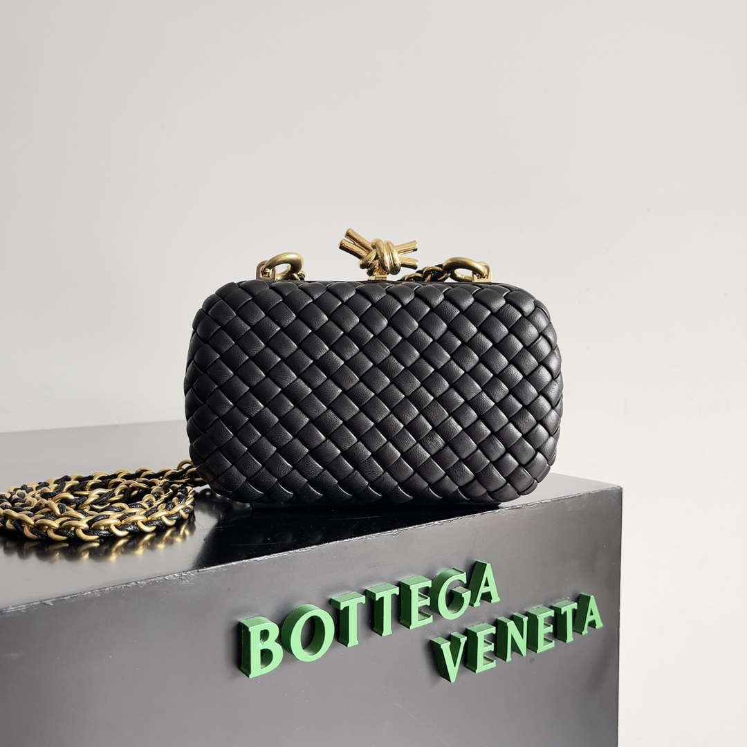 Bottega Veneta BV 776662 Knot With Chain BV10110