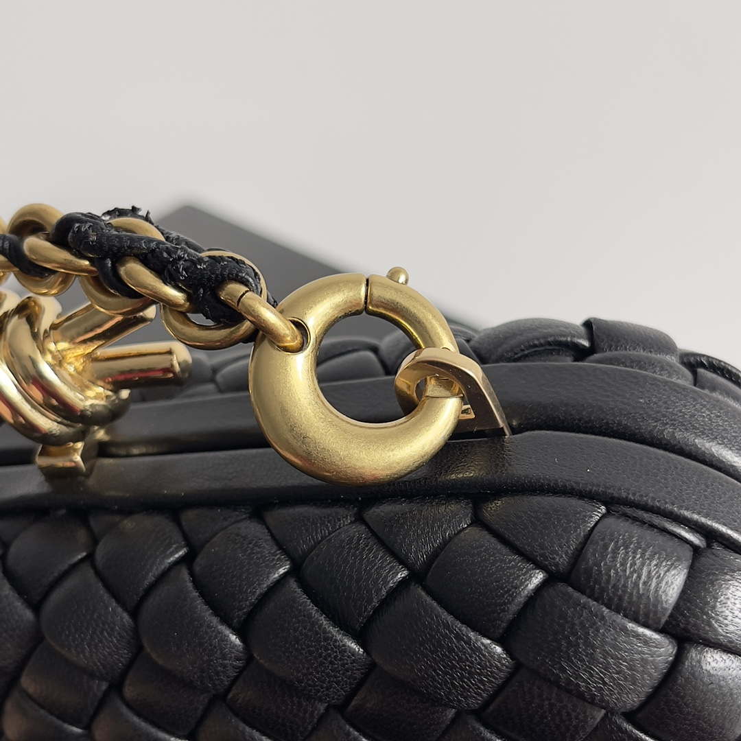 Bottega Veneta BV 776662 Knot With Chain BV10110
