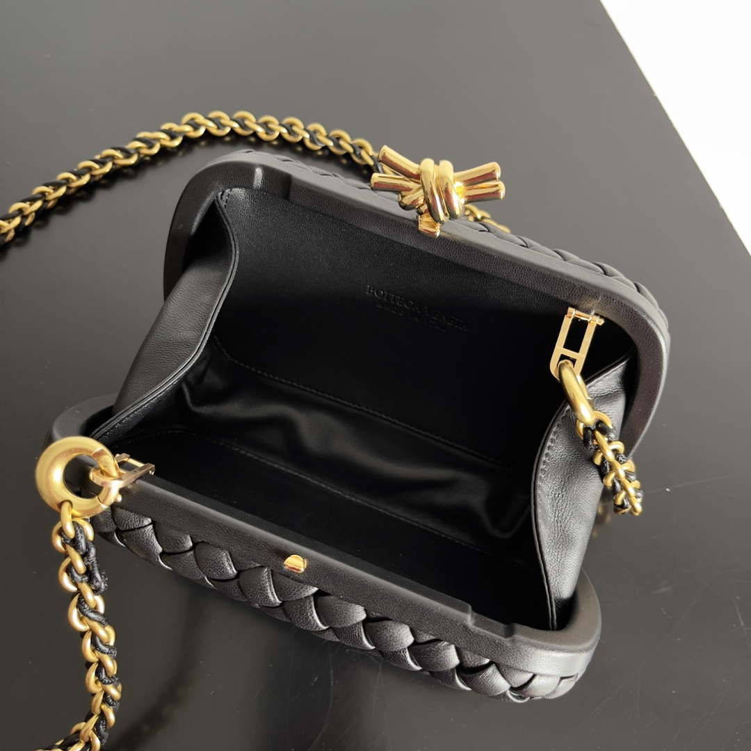 Bottega Veneta BV 776662 Knot With Chain BV10110