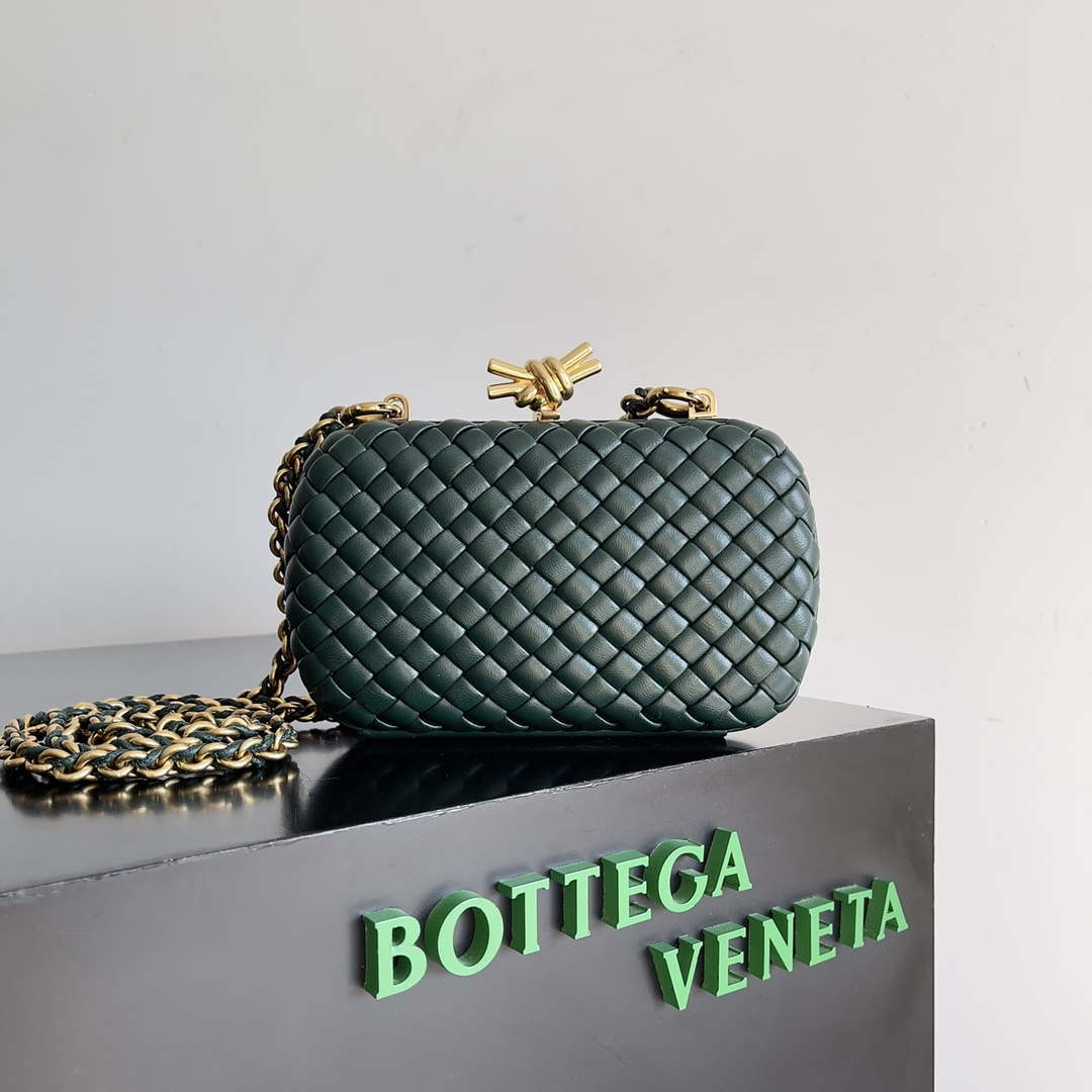 Bottega Veneta BV 776662 Knot With Chain BV10111