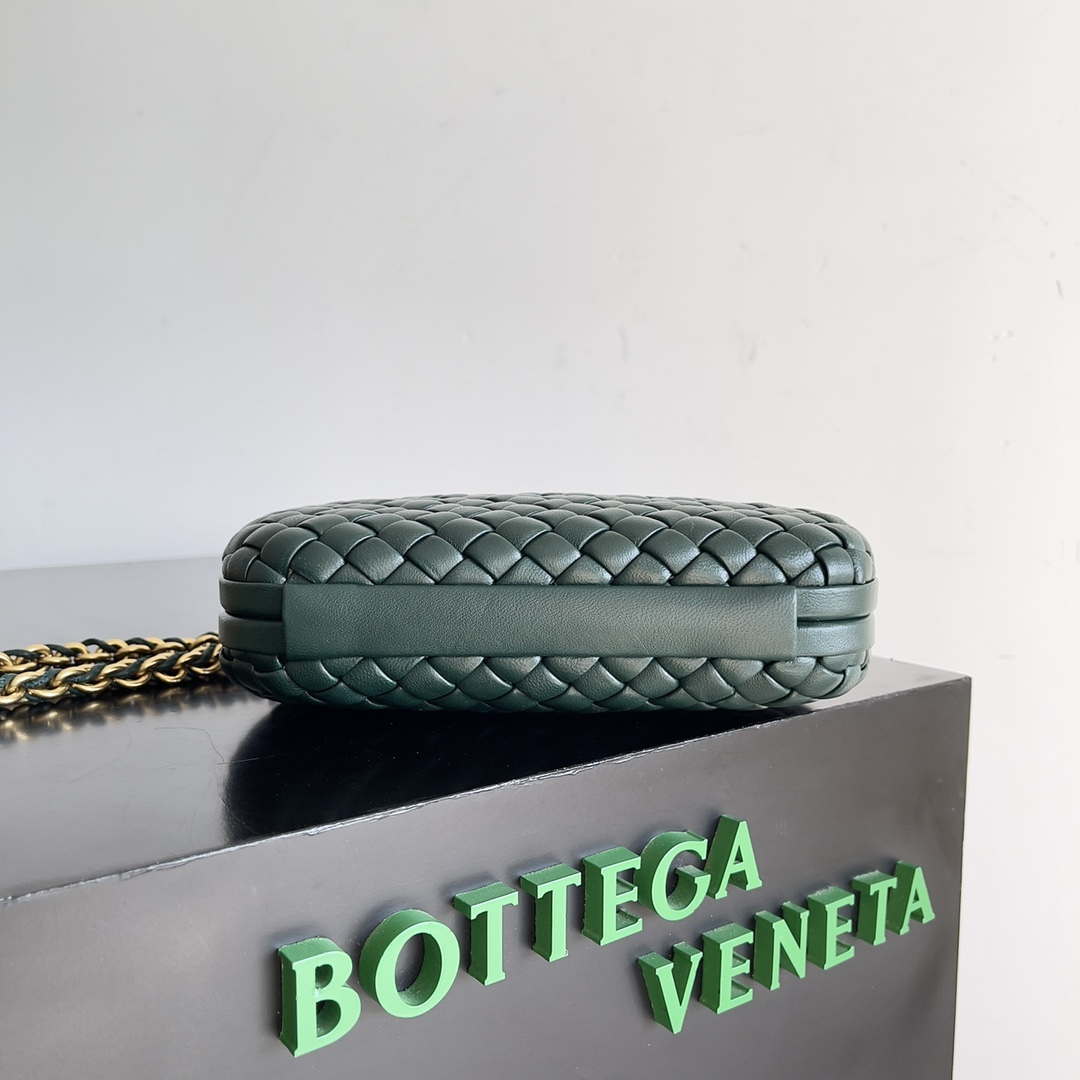 Bottega Veneta BV 776662 Knot With Chain BV10111