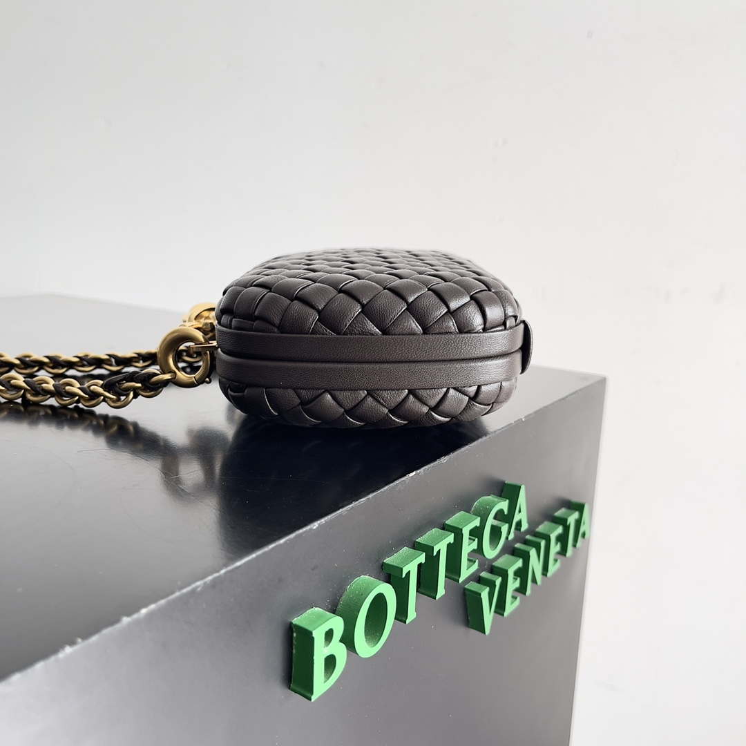 Bottega Veneta BV 776662 Knot With Chain BV10112