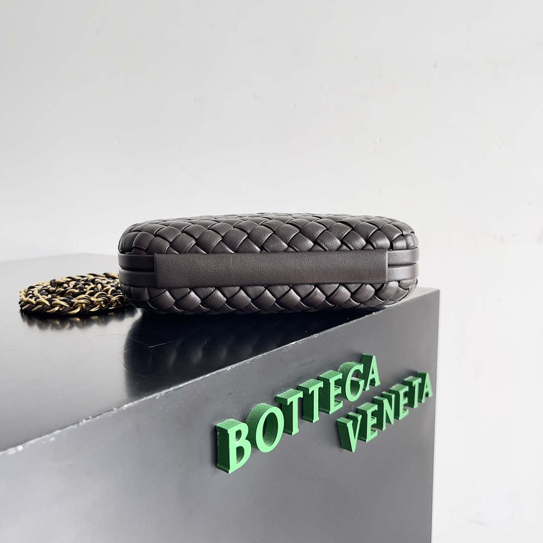 Bottega Veneta BV 776662 Knot With Chain BV10112