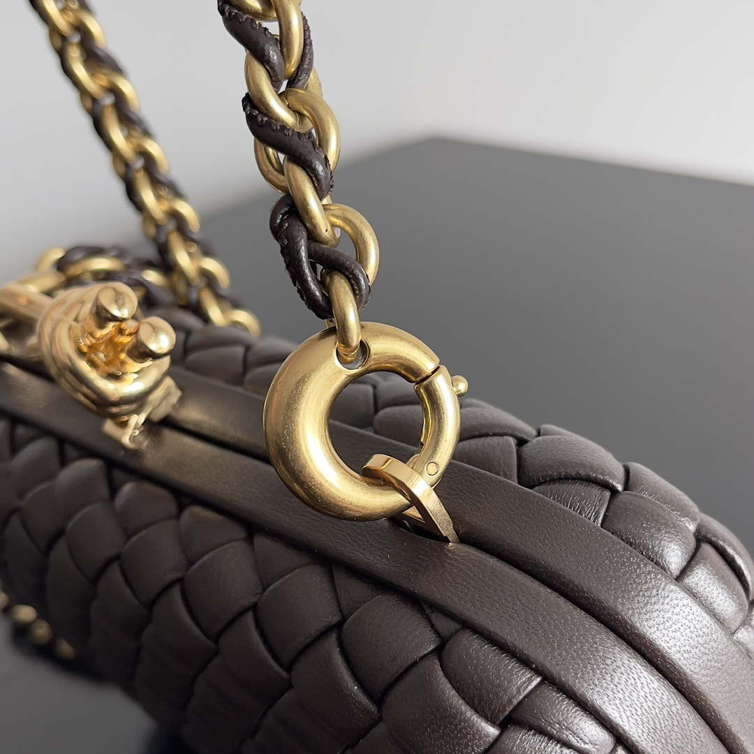 Bottega Veneta BV 776662 Knot With Chain BV10112