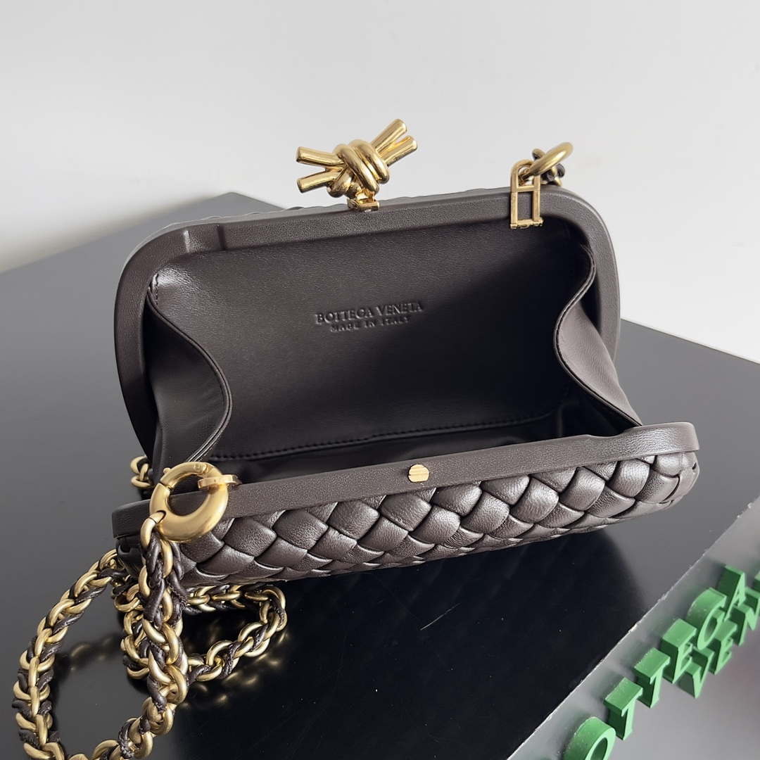 Bottega Veneta BV 776662 Knot With Chain BV10112
