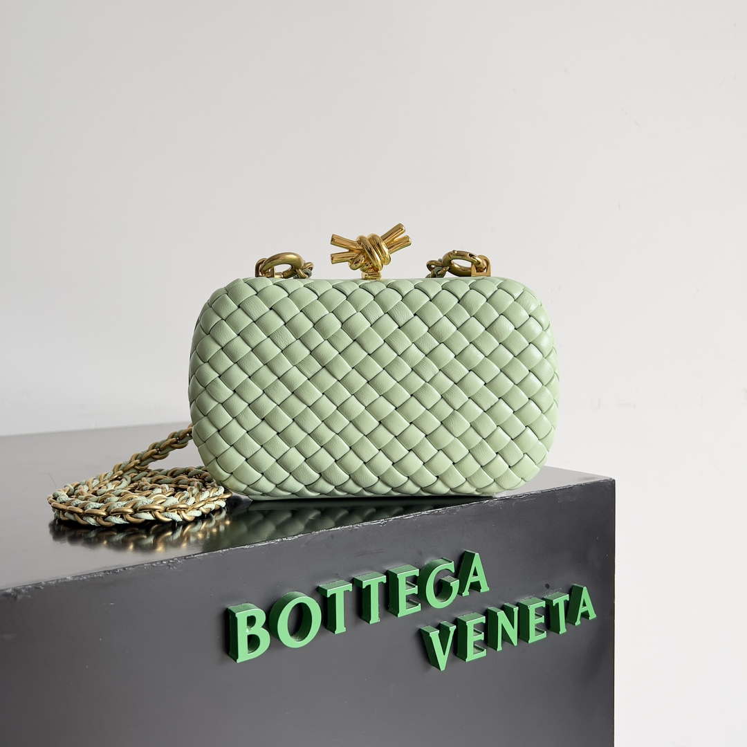 Bottega Veneta BV 776662 Knot With Chain BV10113