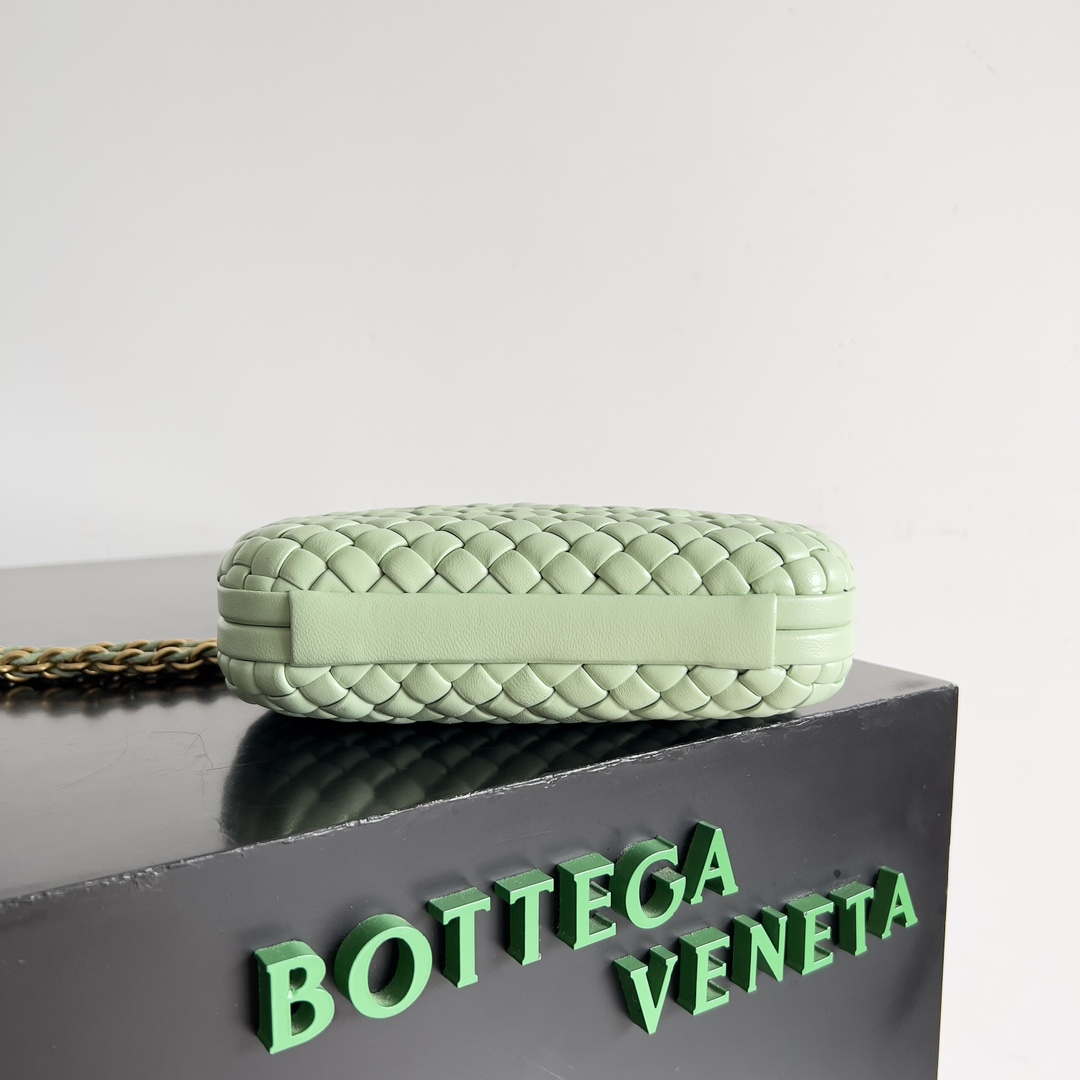 Bottega Veneta BV 776662 Knot With Chain BV10113