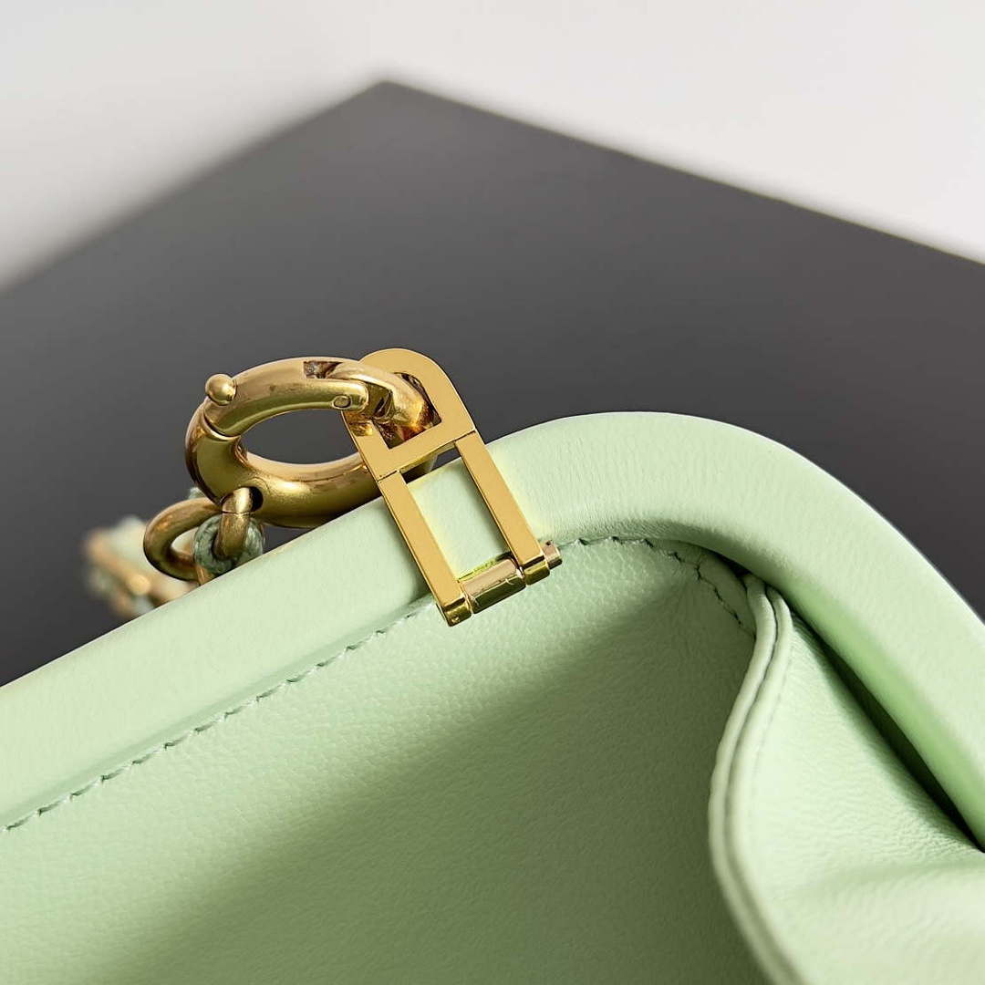 Bottega Veneta BV 776662 Knot With Chain BV10113