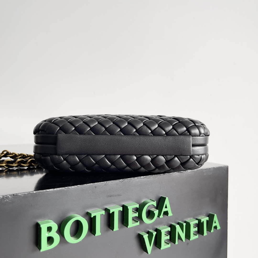 Bottega Veneta BV 776662V01D11019 Knot with Chain Black