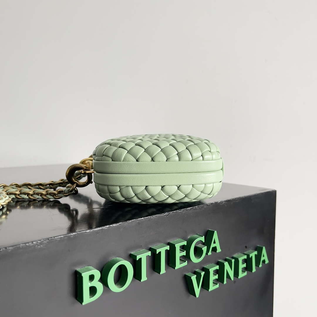 Bottega Veneta BV 776662V01D11019 Knot with Chain Green