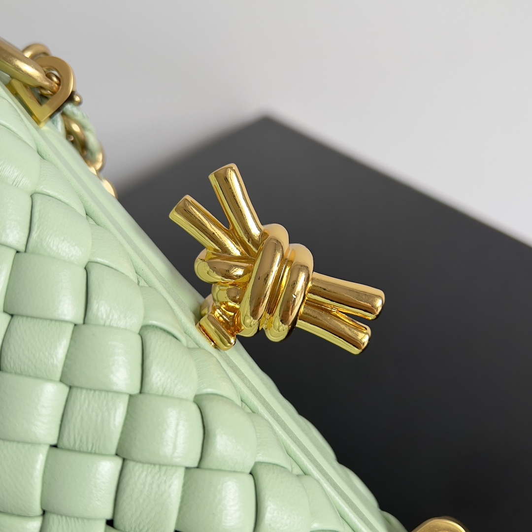 Bottega Veneta BV 776662V01D11019 Knot with Chain Green
