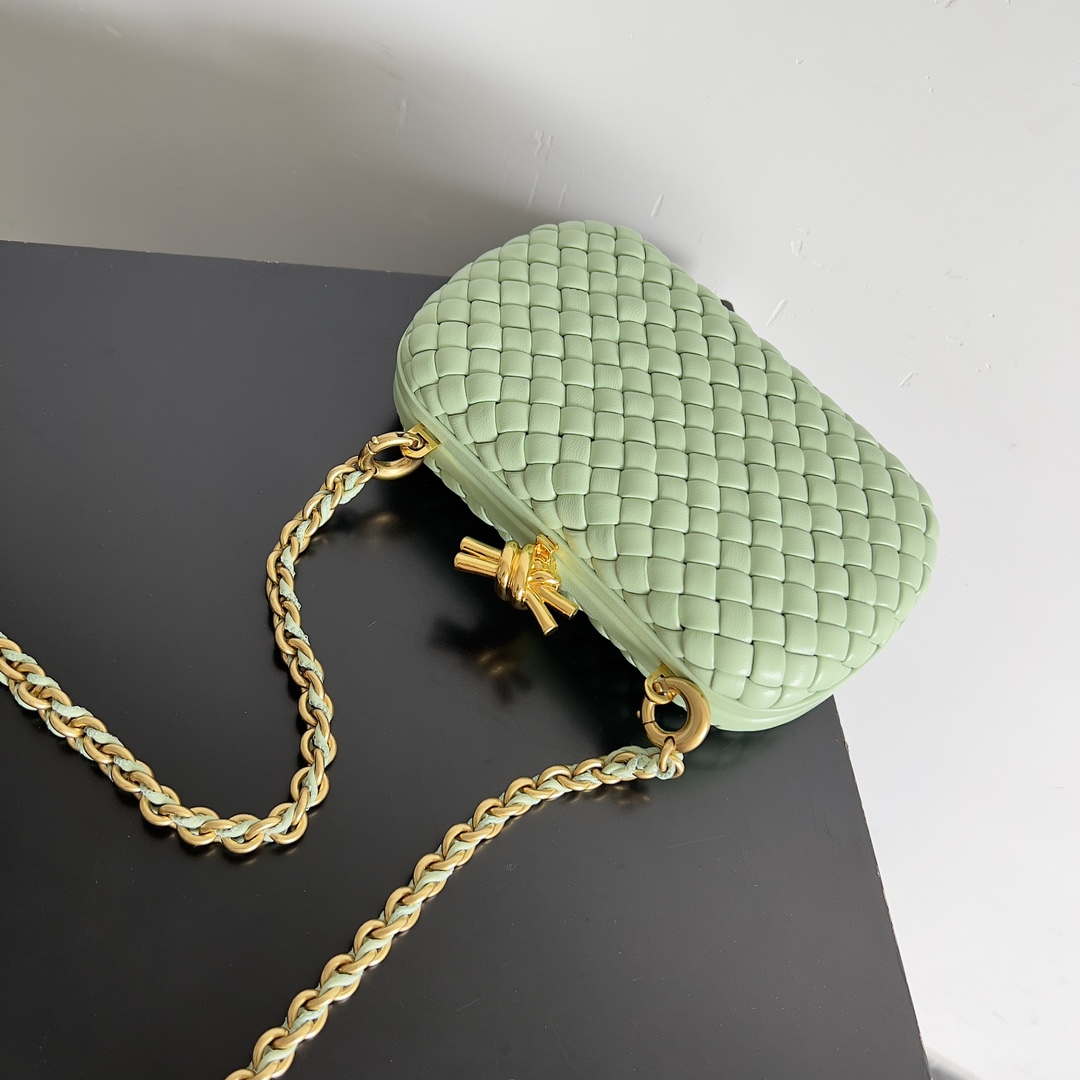 Bottega Veneta BV 776662V01D11019 Knot with Chain Green
