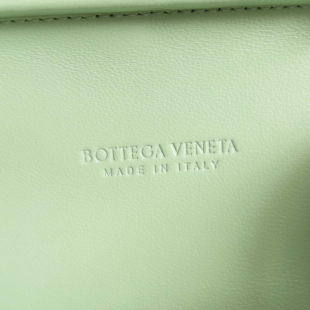 Bottega Veneta BV 776662V01D11019 Knot with Chain Green