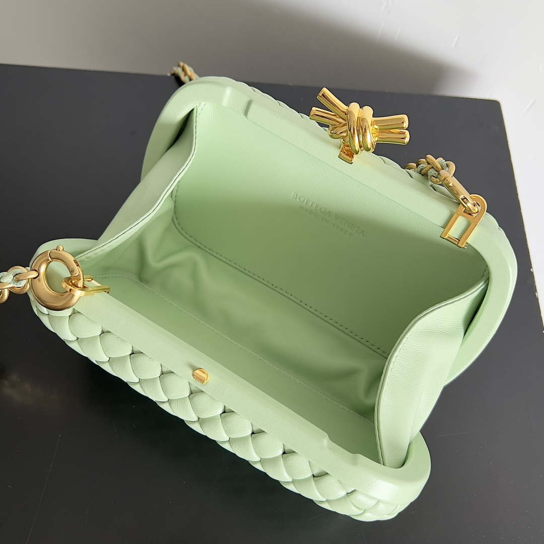 Bottega Veneta BV 776662V01D11019 Knot with Chain Green