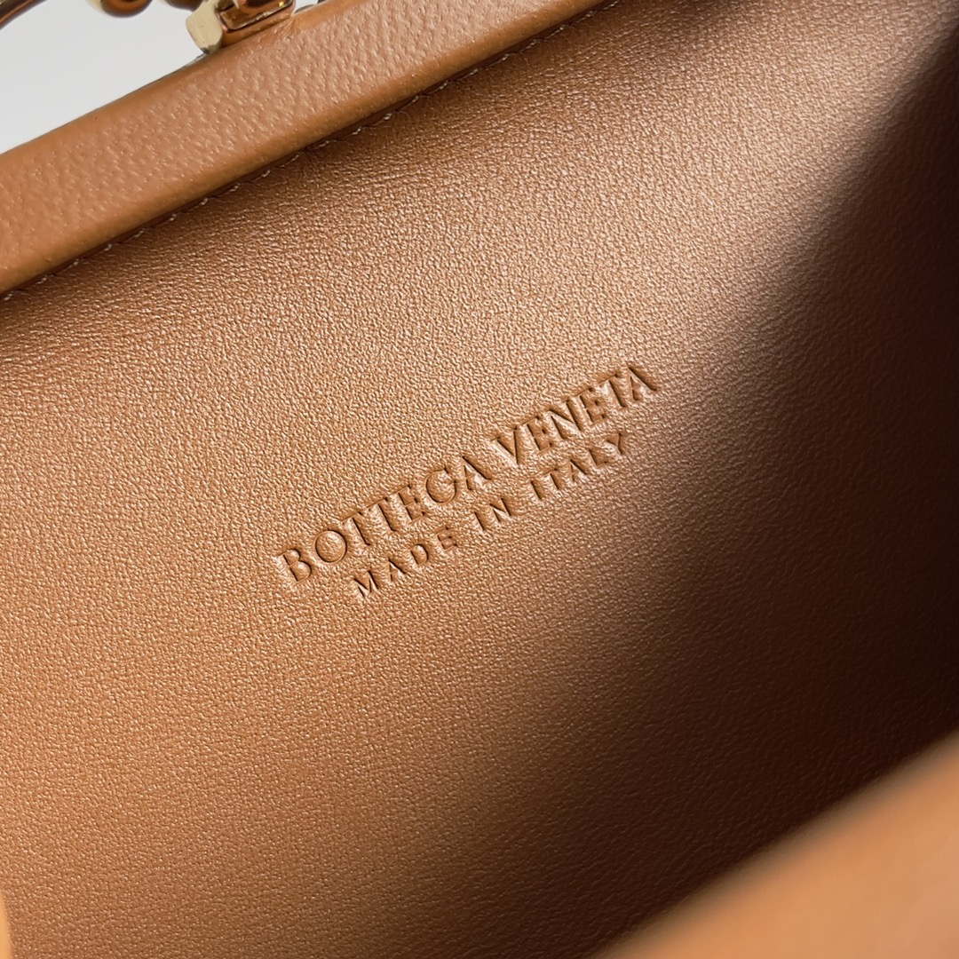 Bottega Veneta BV 776662V01D11019 Knot with Chain Tan
