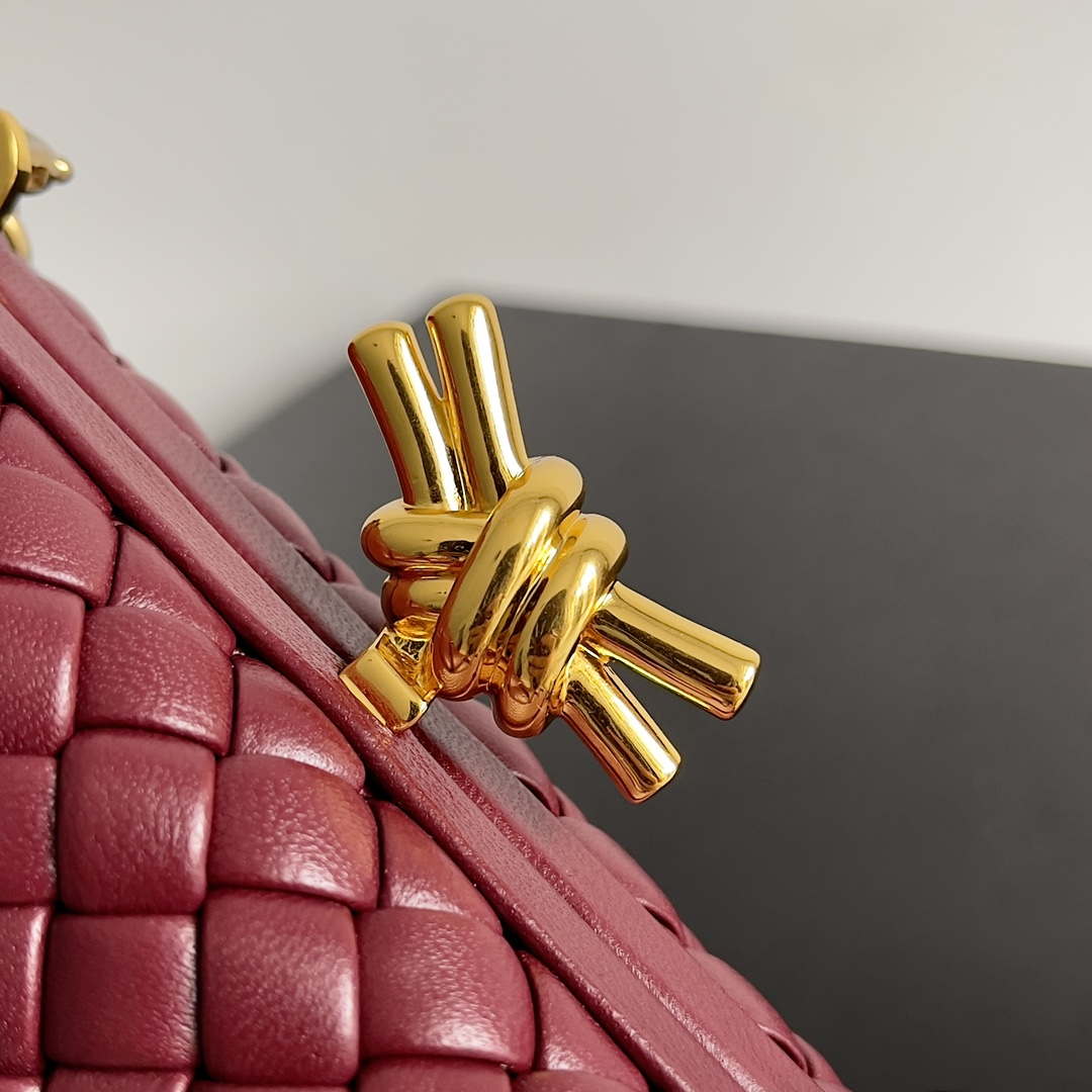 Bottega Veneta BV 776662V01D11019 Knot with Chain Wine Red