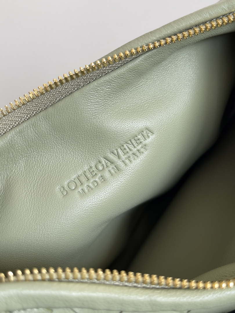Bottega Veneta BV 776764 Small Gemelli Light Green
