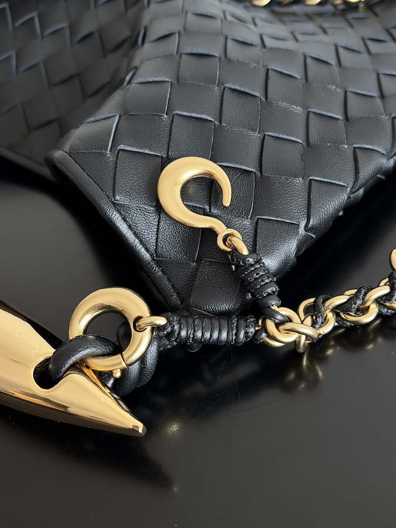 Bottega Veneta BV 776768 Sardine With Chain Black