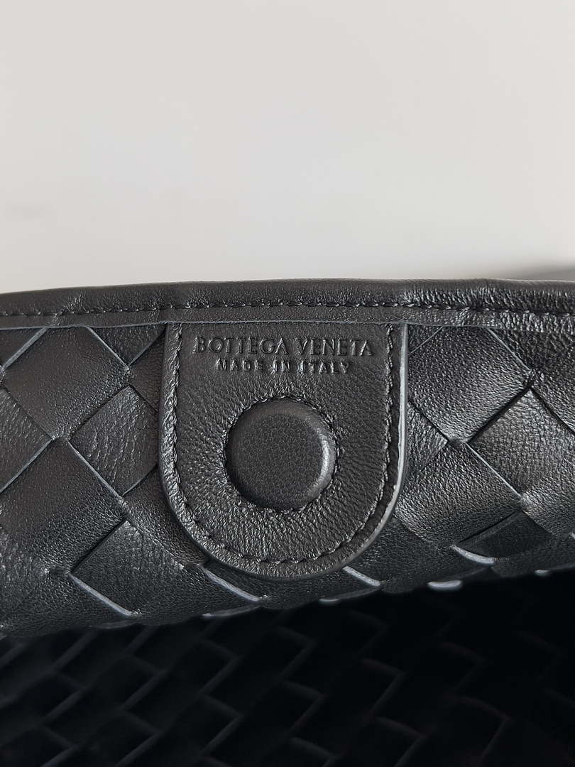 Bottega Veneta BV 776768 Sardine With Chain Black