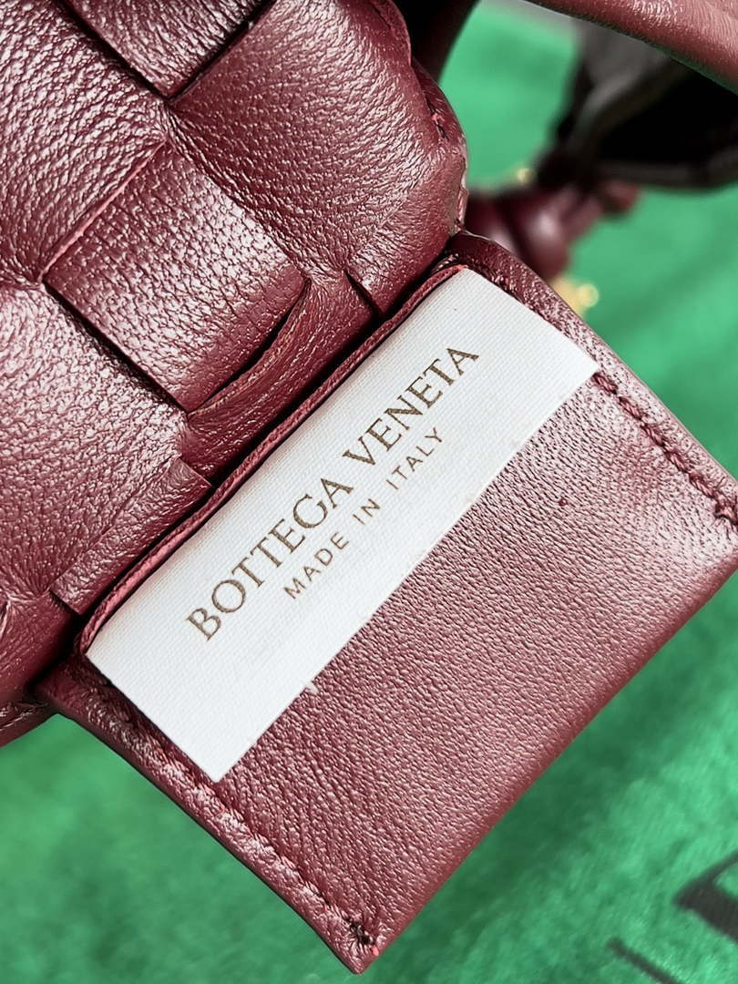 Bottega Veneta BV 776768 Sardine With Chain Red