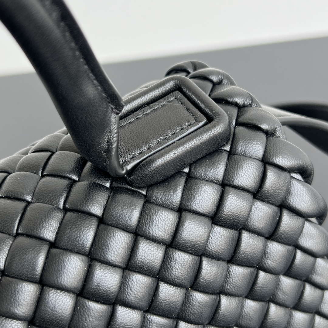 Bottega Veneta BV 776783V3RG11019 Patti Shoulder Bag BV92057