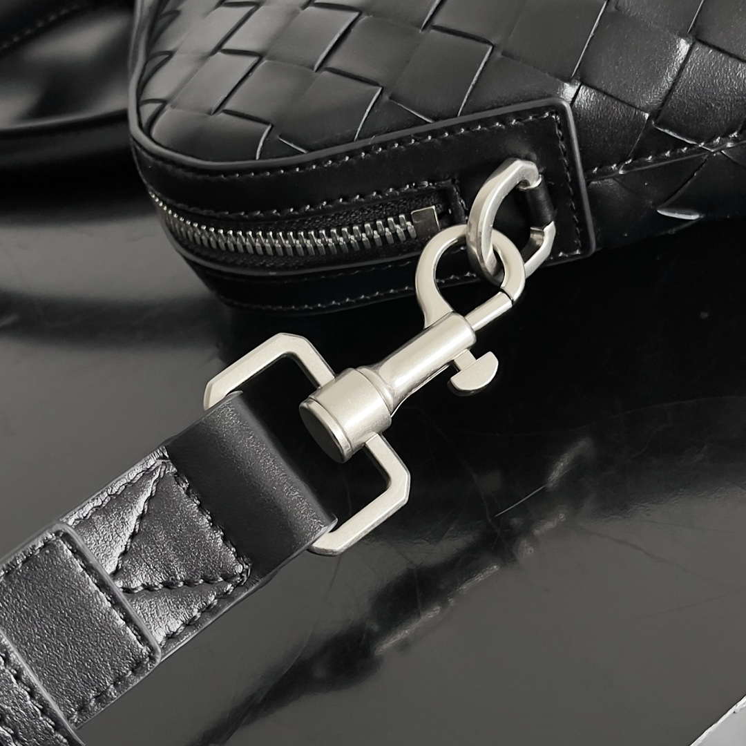 Bottega Veneta BV 778081 Slim Intrecciato Briefcase Men Message Bag BV9098