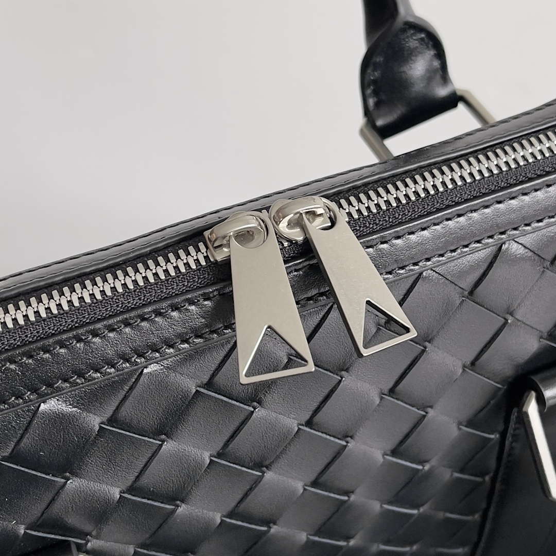 Bottega Veneta BV 778081 Slim Intrecciato Briefcase Men Message Bag BV9098