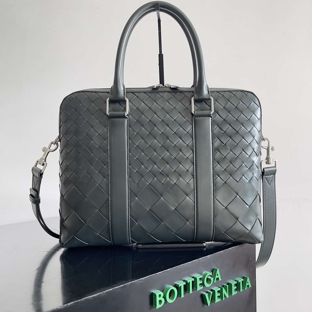 Bottega Veneta BV 778081 Slim Intrecciato Briefcase Men Message Bag BV9100