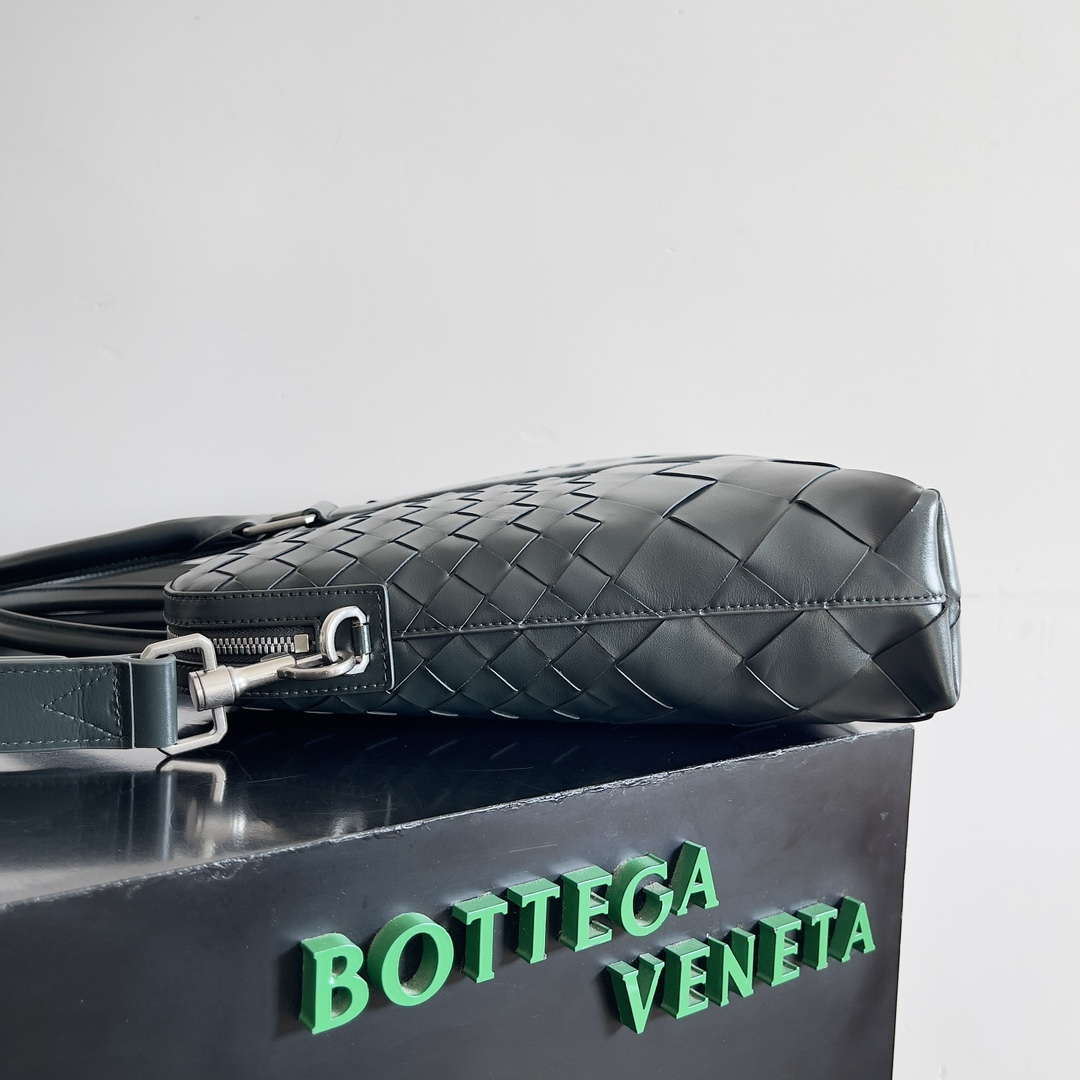 Bottega Veneta BV 778081 Slim Intrecciato Briefcase Men Message Bag BV9100