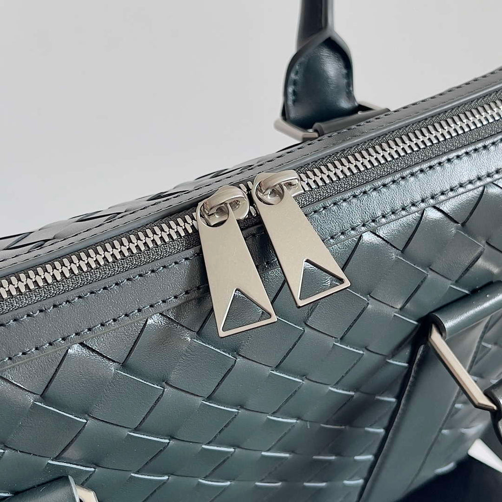 Bottega Veneta BV 778081 Slim Intrecciato Briefcase Men Message Bag BV9100
