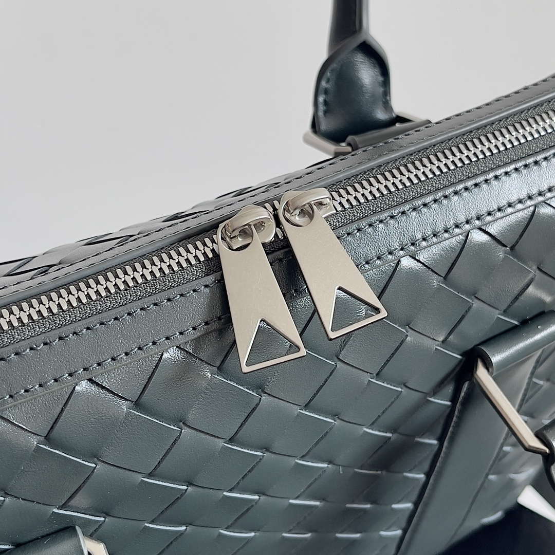 Bottega Veneta BV 778081 Slim Intrecciato Briefcase Men Message Bag BV9100