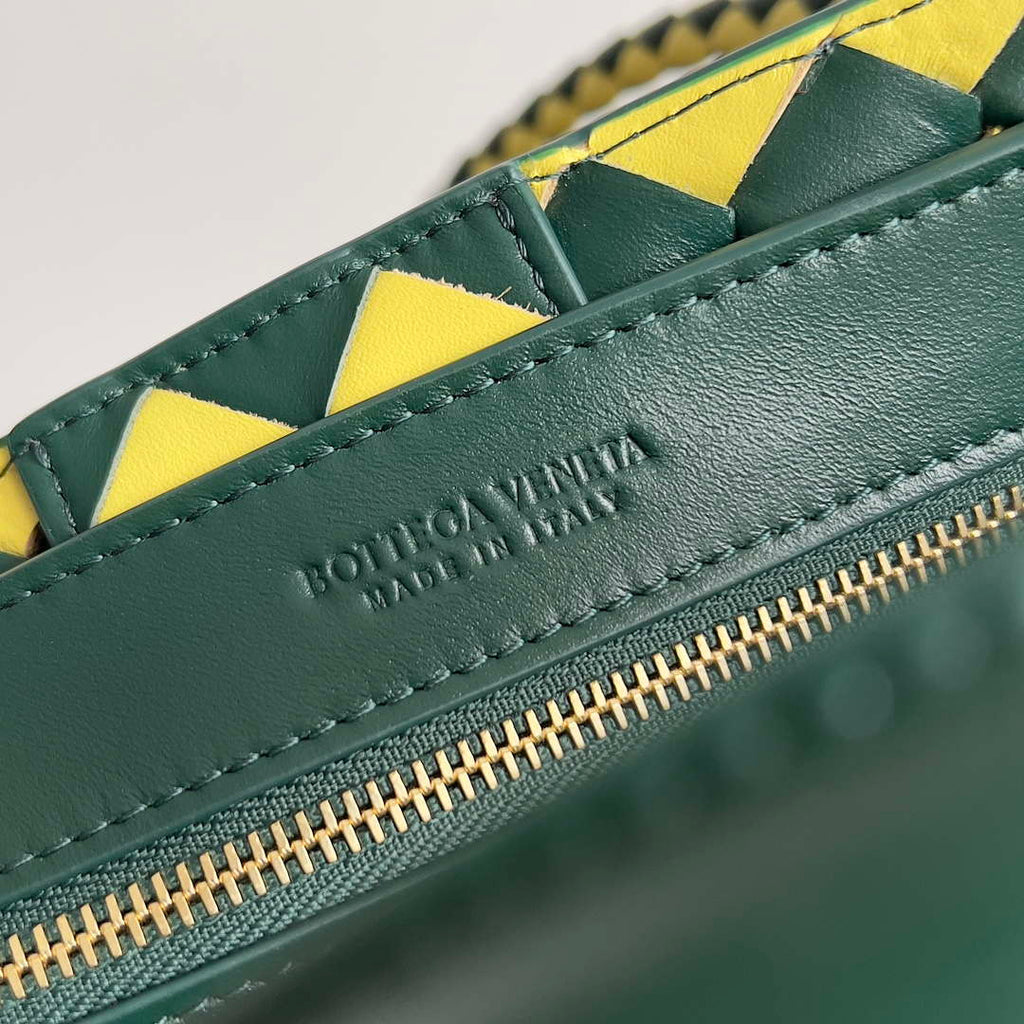 Bottega Veneta BV 779152 Small Andiamo Emerald green Sherbert