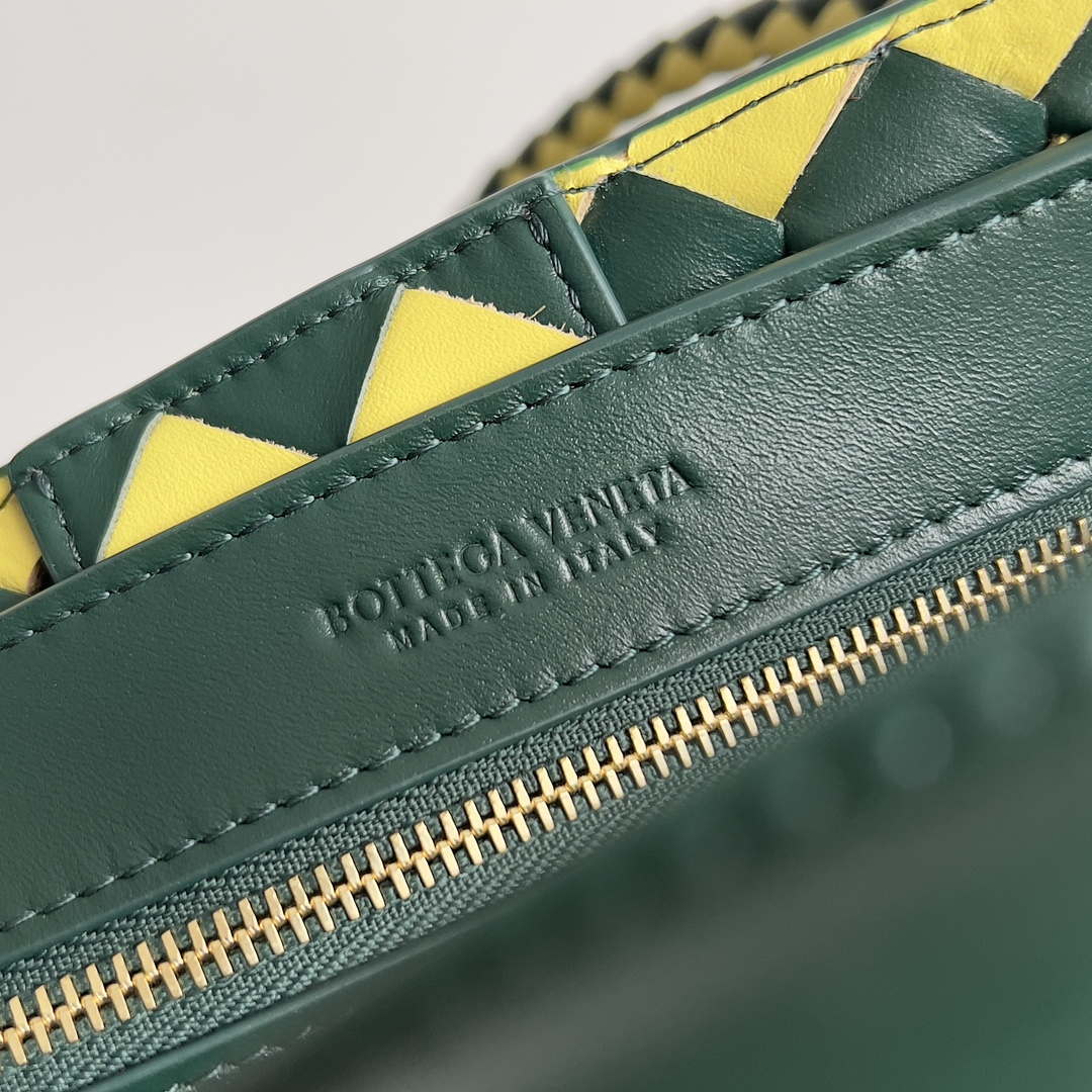 Bottega Veneta BV 779152 Small Andiamo Emerald green Sherbert