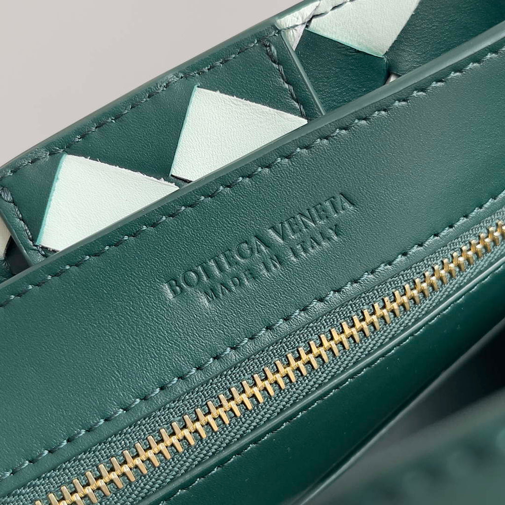 Bottega Veneta BV 779152 Small Andiamo green & White