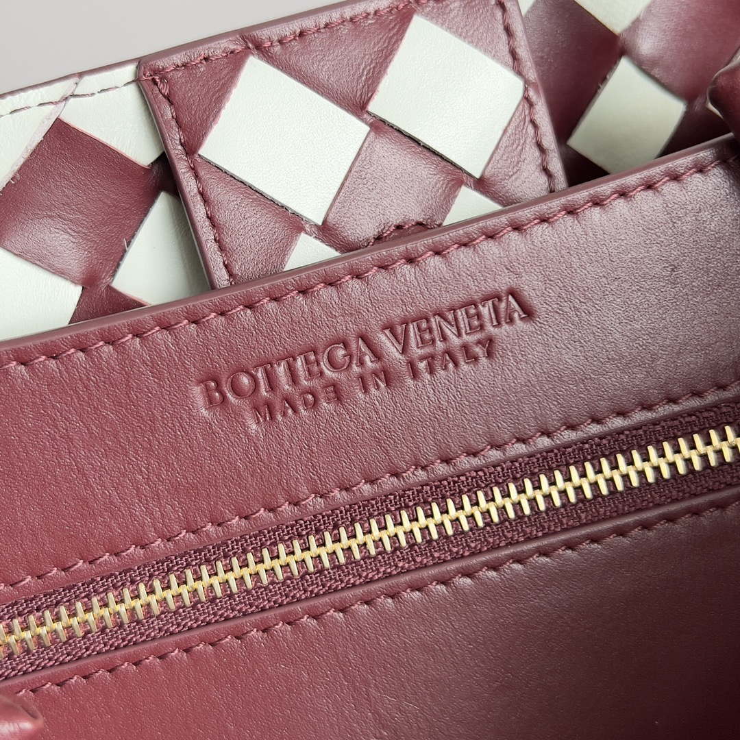 Bottega Veneta BV 777527 Medium Andiamo Wine Red & White