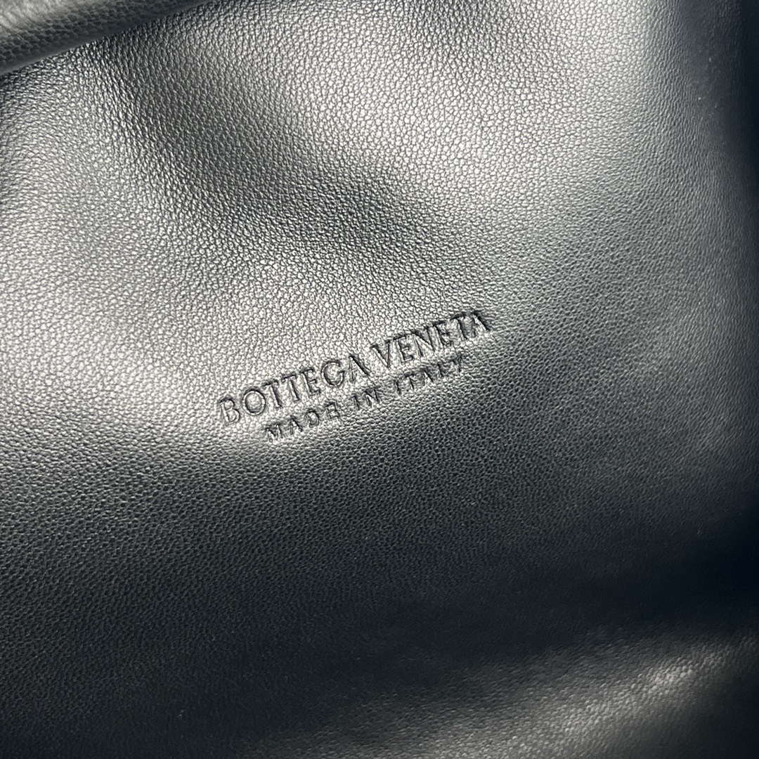 Bottega Veneta BV 785807 Lauren 1980 clutch Bag BV92010