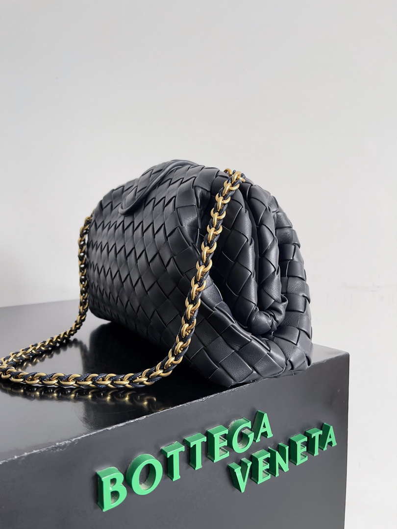 Bottega Veneta BV 785807 Lauren 1980 clutch Bag BV92024 Navy Blue