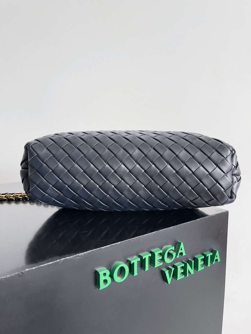 Bottega Veneta BV 785807 Lauren 1980 clutch Bag BV92024 Navy Blue